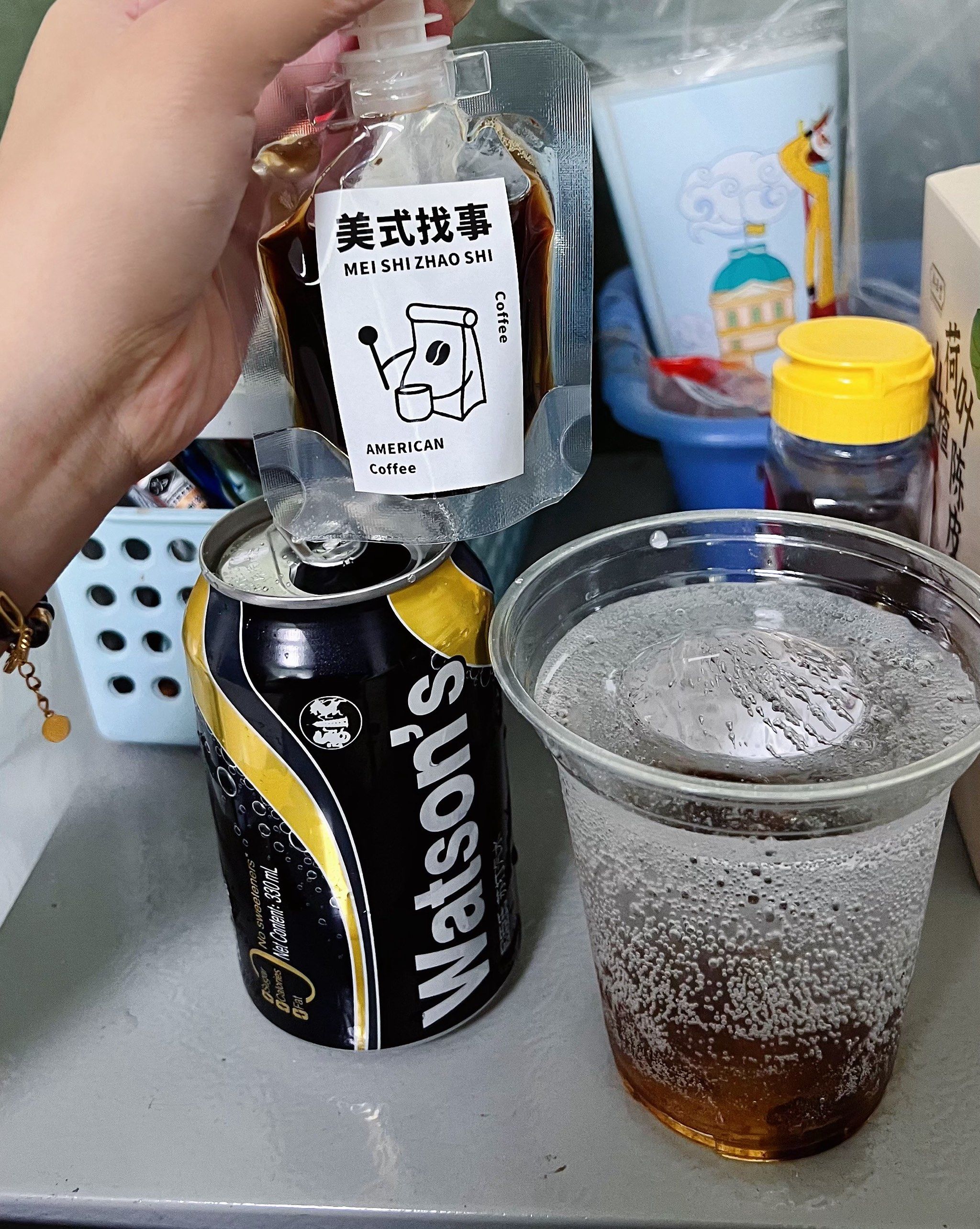 口感更好喝

93材料:话梅酱2勺,苏打水一瓶,咖啡液25毫升

