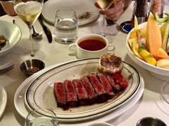 -MONICH牛排融合餐厅(和义大道购物中心店)