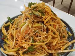 东北家常凉菜-崔记老东北传奇铁锅炖(横店总店)