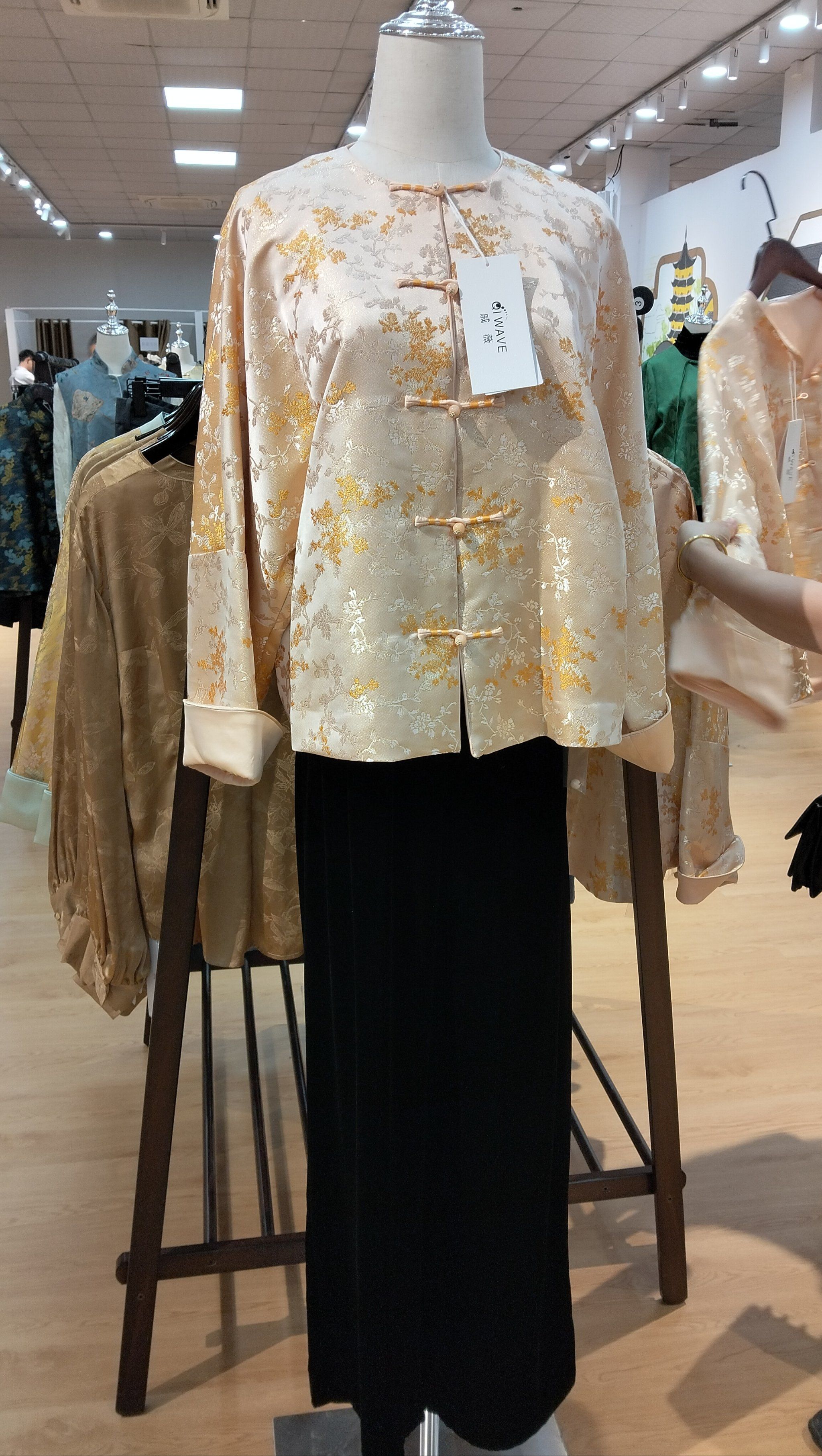 丝绸套装～奢华工作风