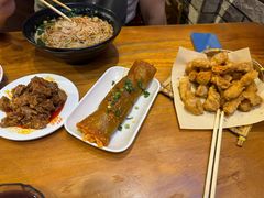 -爆炸头阿姨小四川正宗川味小吃(无任何分店)