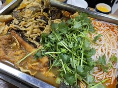 -在巷子里的烤肉店·螺蛳粉烤鱼·牛蛙(和美城店)