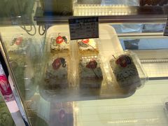 -白玉兰食品甜凤店(合生汇店)