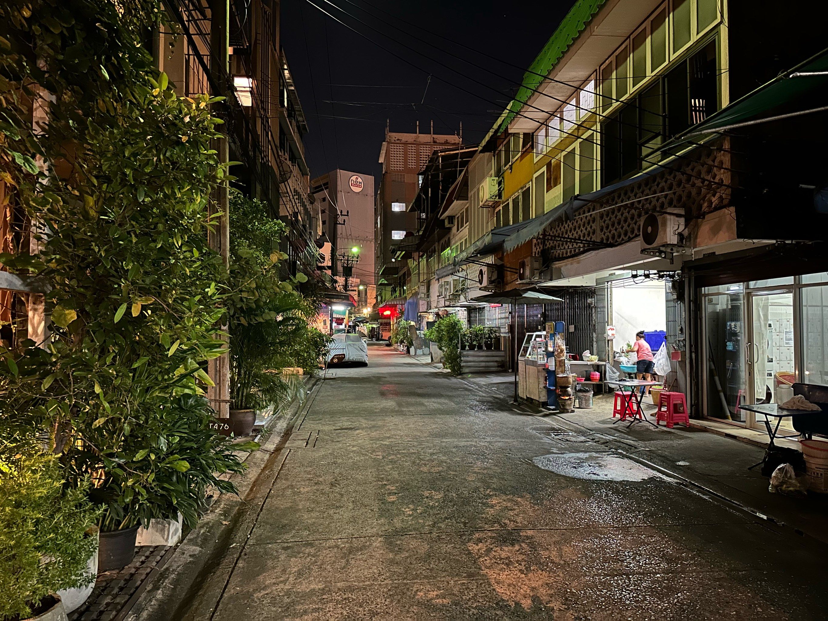 夜晚的繁华街头