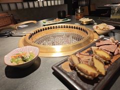 -铭牛烧肉·和牛海鲜自助(高新月牙湖店)
