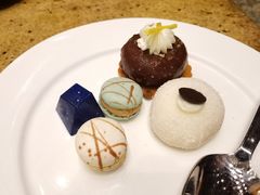马卡龙-松山湖凯悦酒店·Café自助餐厅·周末火舞秀表演