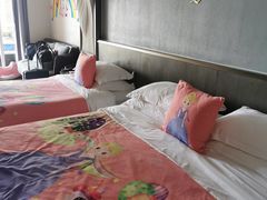 -皇马海口湾海景酒店(万绿园秀英港店)