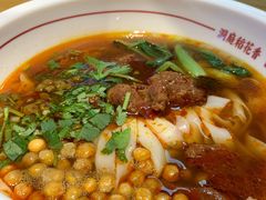 招牌红烧牛肉米粉-呷佬·长沙手工米粉(金沙江路店)