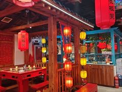 -宽板凳老灶火锅(台湾街店)