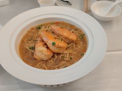 酸萝卜烩大虾-品海楼·大连海胆锅贴馆(东港店)