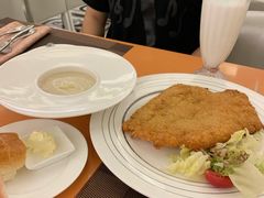 崇明生态猪炸猪排配辣酱油-红房子西菜馆(淮海中路店)