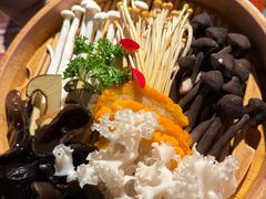 -尚尚仙·酸汤猪手·猪肚鸡火锅(华联万柳购物中心店)