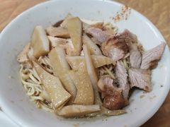 -松树干拌面店