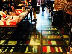 -钟书阁(松江泰晤士小镇店)