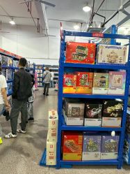 -逝水玩具折扣店