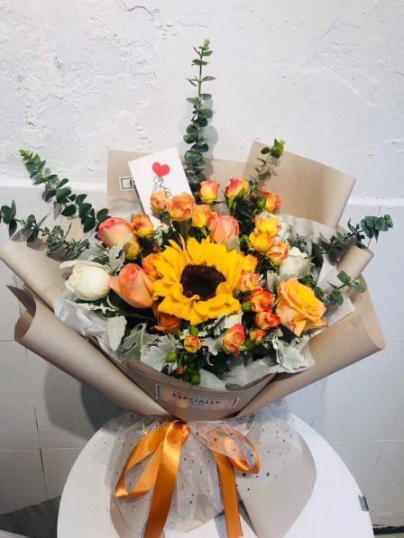 遇见鲜花(紫荆山百货店)-"朋友生日想到要送一束花,因为远在外地看不.