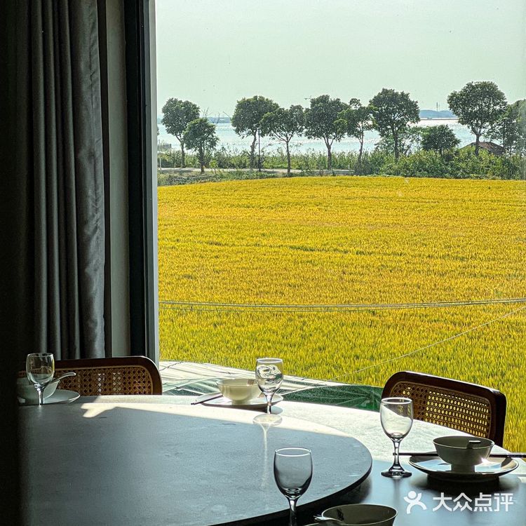 永远可以相信苏州的浪漫🥀稻田边吃大闸蟹