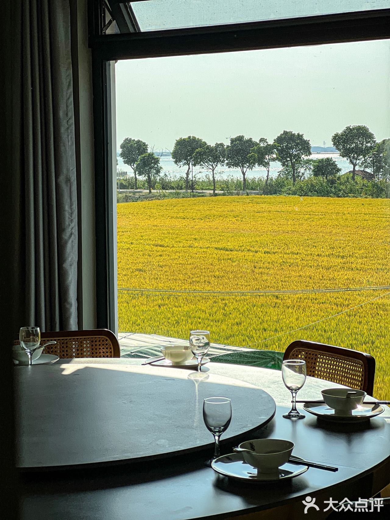 永远可以相信苏州的浪漫🥀稻田边吃大闸蟹