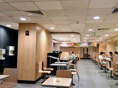 大堂-麦当劳(军博店)
