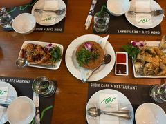 -Chom Cafe and Restaurant