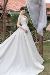 -曼青婚纱礼服馆