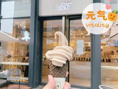 脆筒冰激凌-喜茶(上海五角场万达店)