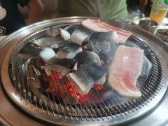 -围炉肉舍•炭烤活鳗•丹东海鲜烤肉(步行街店)