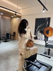 -C-18 SALON