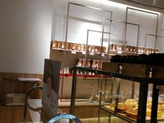 面包甜点陈列柜-顶东面包花园·生日蛋糕(世博店)