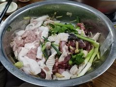 -周良天山牛杂城(天山路总店)