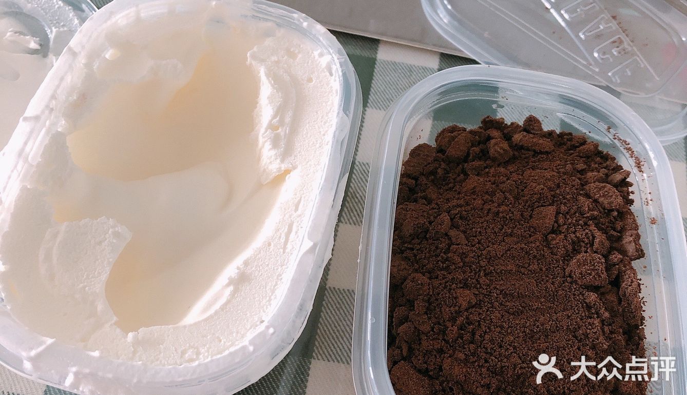 配着奥利奥碎吃，不要太好吃。哈哈哈 自己在家里