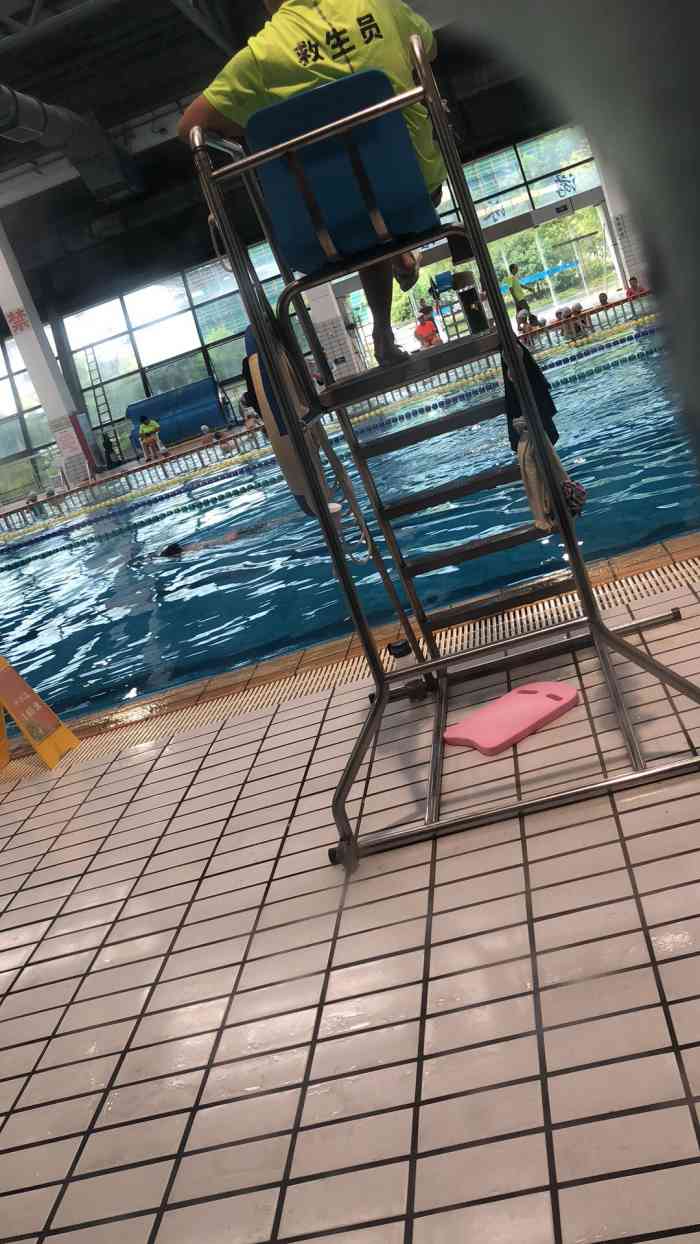 嘉兴学院游泳馆-"水很干净,很清,我去的时候人较多,池子很.
