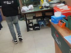 -湖南人家湘菜馆(镇江路店)