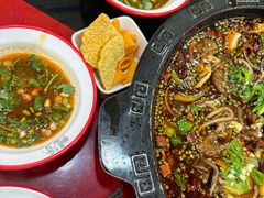 -烧哥美蛙肥肠鱼火锅·十五年社区店