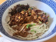 -沪西老弄堂面馆(定西路店)