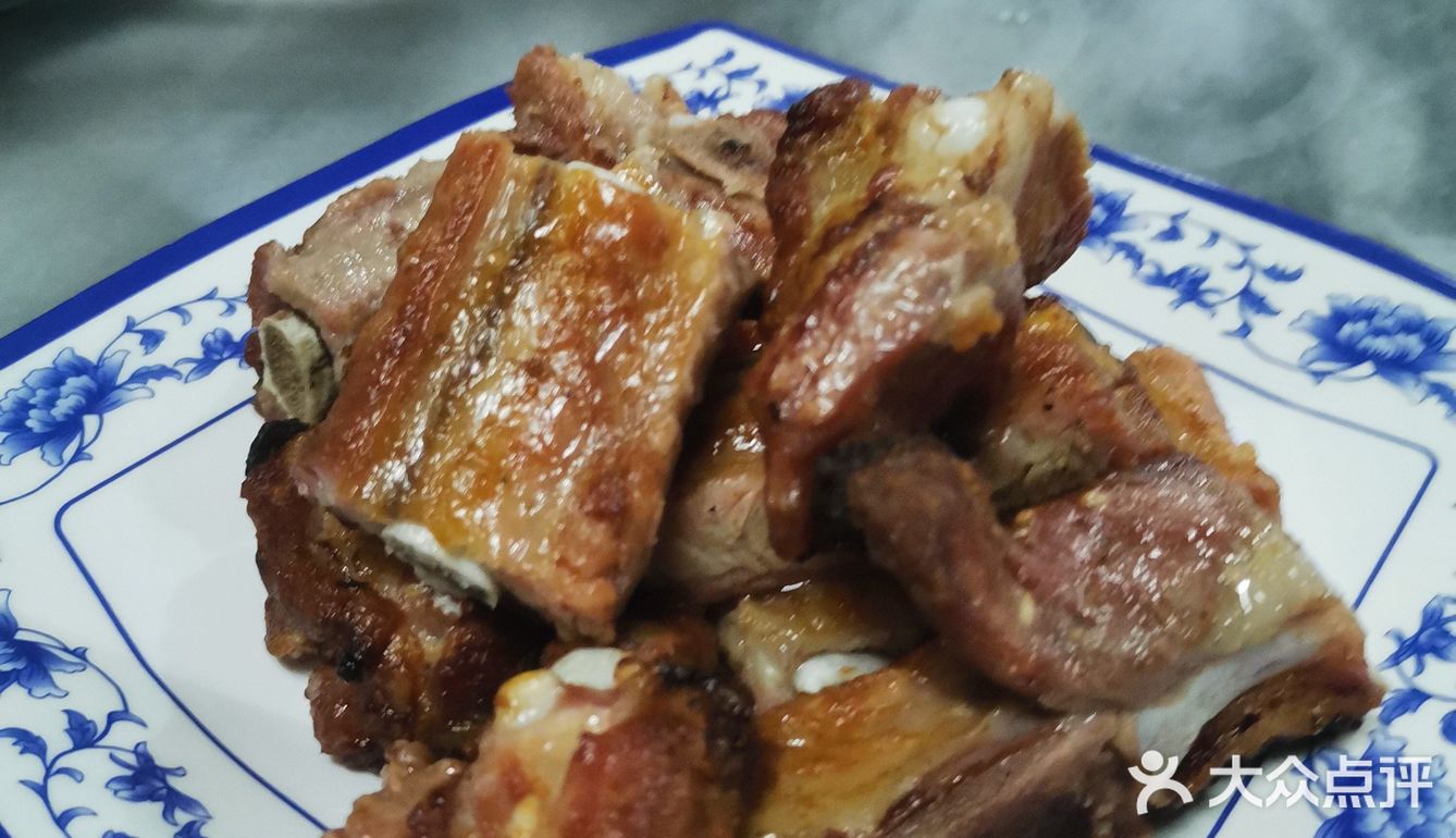 坐门口等位听阿叔和他朋友聊金果园，最初是劳动队烧鸡