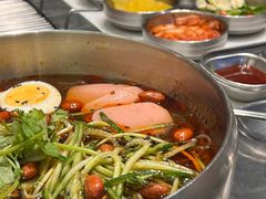 -山野的朋友露营炭火烤肉