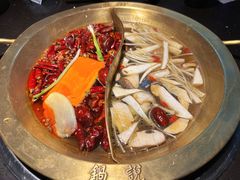 特色鸳鸯锅-锅说大脸毛肚重庆老火锅(佐阾店)
