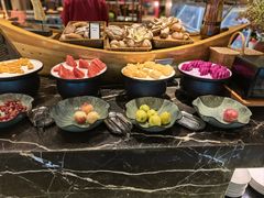 -广州万富希尔顿酒店·感趣自助餐厅·金秋蟹宴生蚝海鲜刺身