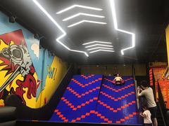 -爱蹦iBOON蹦床运动馆(江汉店)