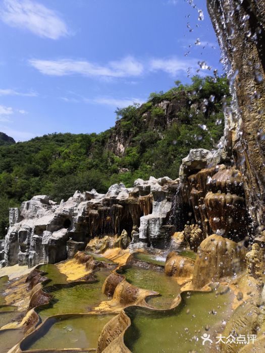 百里峡七彩艺术小镇图片