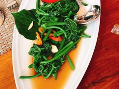 -Chom Cafe and Restaurant