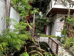-Cuc Gach Quan Restaurant