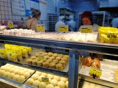 面包甜点陈列柜-鲍师傅糕点(江苏路店)