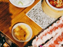 -老牌坊云南鱼豆花火锅(哈西万达店)