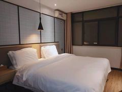 -柏曼酒店(合肥国购广场三里庵地铁店)