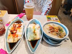 金牌荔湾艇仔粥-华辉拉肠(宝华店)