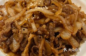 Black Pepper Onion Beef Stir-Fry