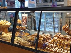 面包甜点陈列柜-Dough&Joe团憩(瑞虹天地月亮湾店)