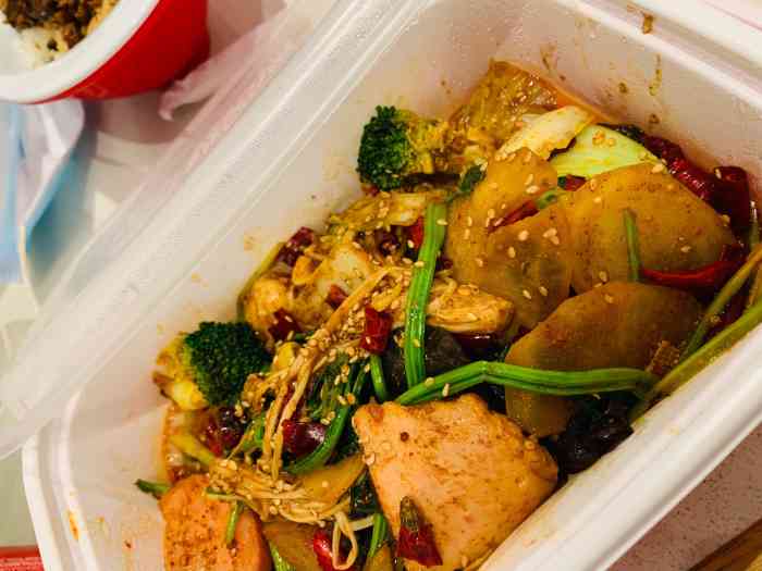 kk麻辣香锅-"因为金味德的苏宁店在装修,我就跑过来吃k.